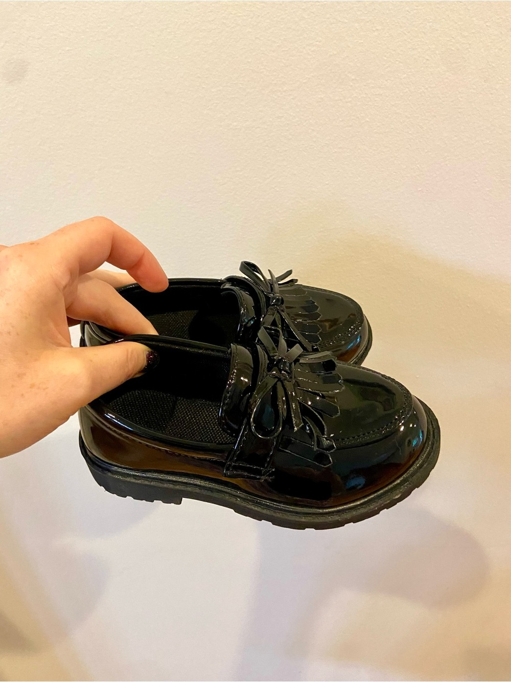 Black Patent Kids toddlers size 8 Loafers with Fringe Bow new never worn